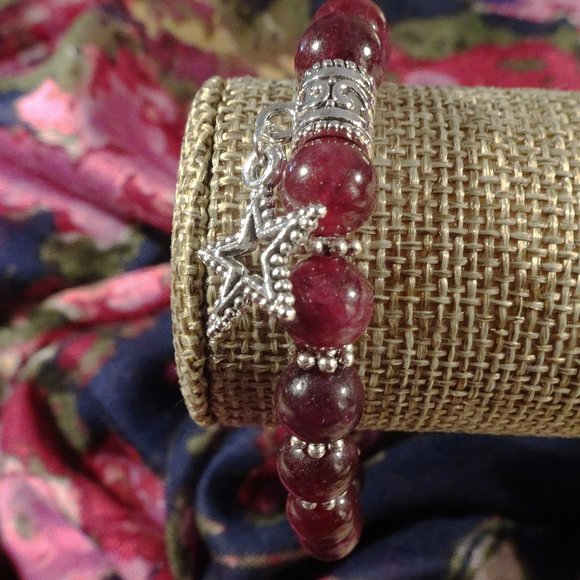 Handmade single-charm stretch bracelets - Picture 8 of 15